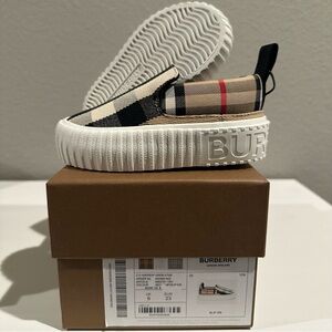 Burberry Baby Andrew Archive Check Loafers (Slip-ons), Size 7 (Toddler)